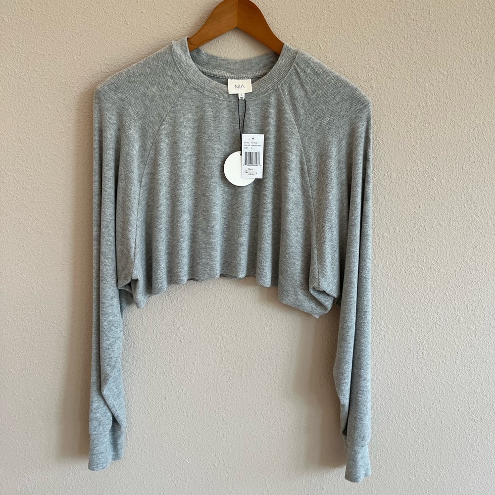 Nia Long Sleeve Batwing Midriff Crop Top in Heather Grey